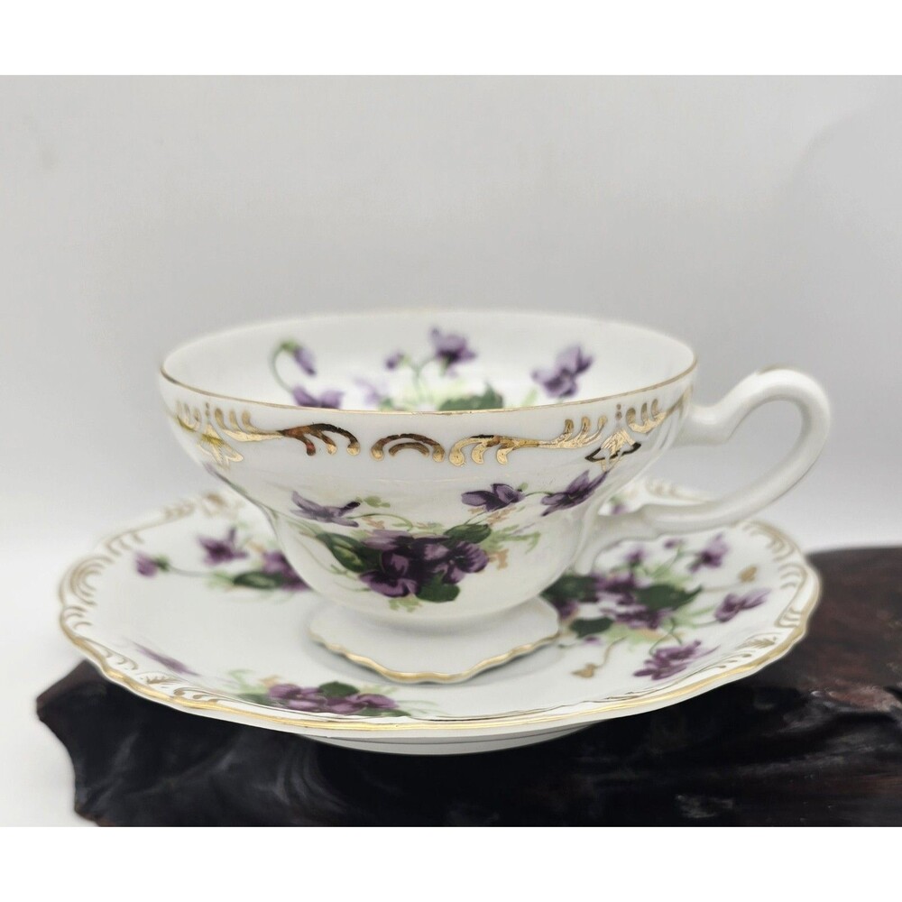Saji Japan Made Tea Cup and Saucer Set Bone China Vintage Violets Gold Trim
